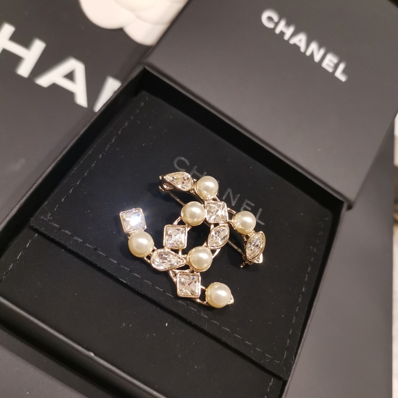 💯 Chanel pearl / rhinestones brooch - Picture 2 of 11